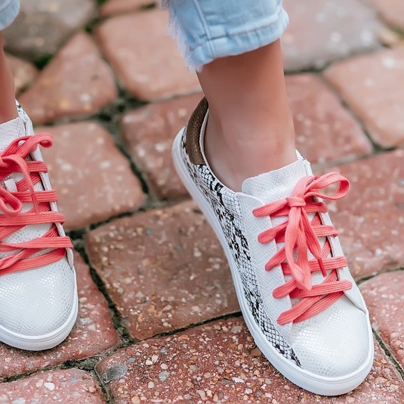 🐍🐍 Cutest Python Sneaks! 🐍🐍 - Picture 4 of 5